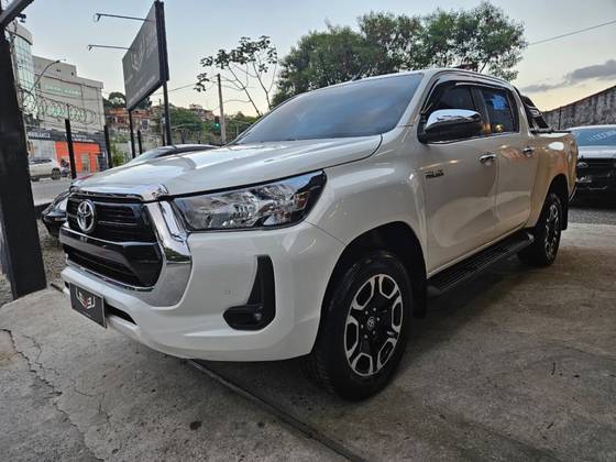 TOYOTA HILUX 2.8 D-4D TURBO DIESEL CD SRV 4X4 AUTOMÁTICO TOYOTA HILUX 2.8 D-4D TURBO DIESEL CD SRV 4X4 AUTOMÁTICO